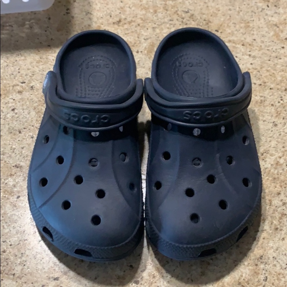 Size 7 women’s crocs